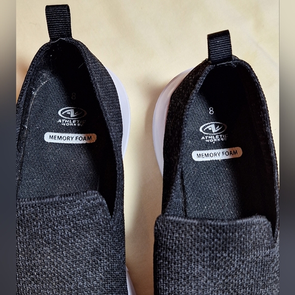 👟ATHLETIC WORKS slip-shoes. Size 8 - Picture 6 of 8